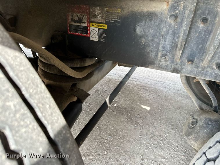 image for item MQ9352 2013 Mack MRU613  concrete pump truck