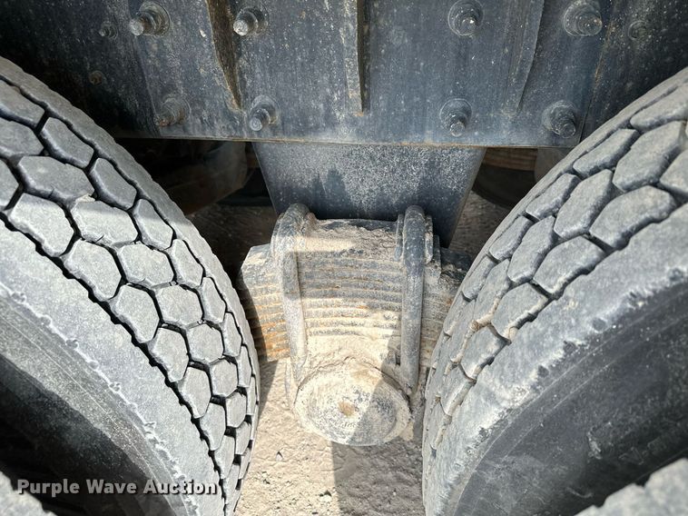 image for item MQ9352 2013 Mack MRU613  concrete pump truck