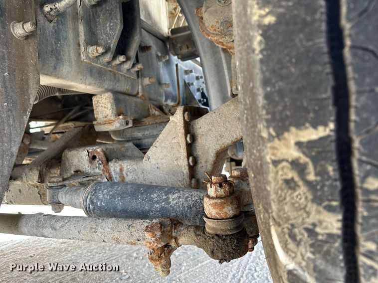 image for item MQ9352 2013 Mack MRU613  concrete pump truck