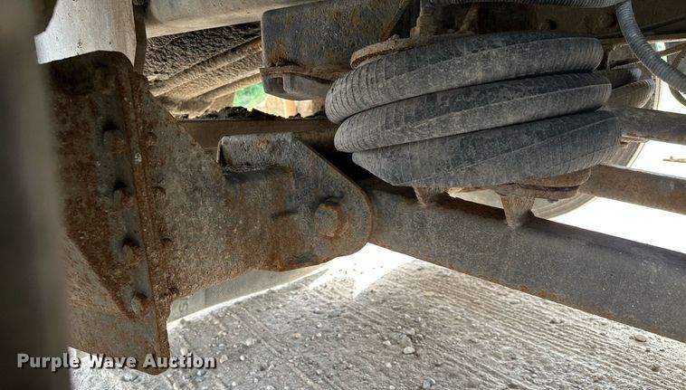 image for item MQ9352 2013 Mack MRU613  concrete pump truck