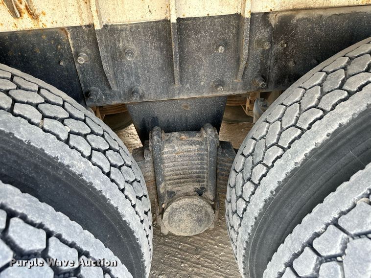 image for item MQ9352 2013 Mack MRU613  concrete pump truck