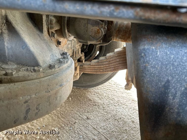 image for item MQ9352 2013 Mack MRU613  concrete pump truck