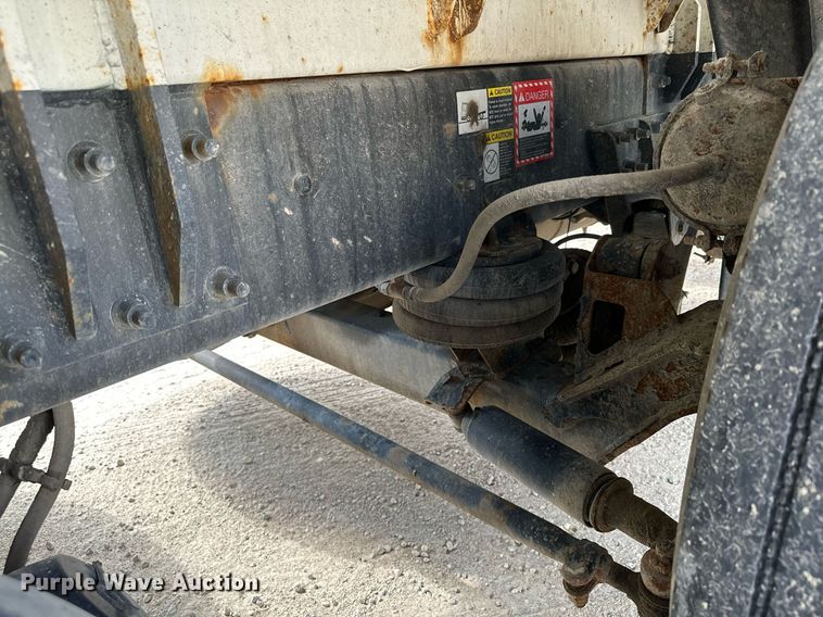 image for item MQ9352 2013 Mack MRU613  concrete pump truck