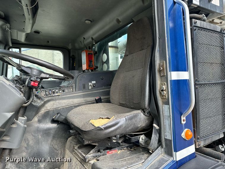 image for item MQ9352 2013 Mack MRU613  concrete pump truck