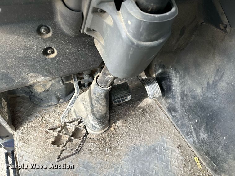 image for item MQ9352 2013 Mack MRU613  concrete pump truck