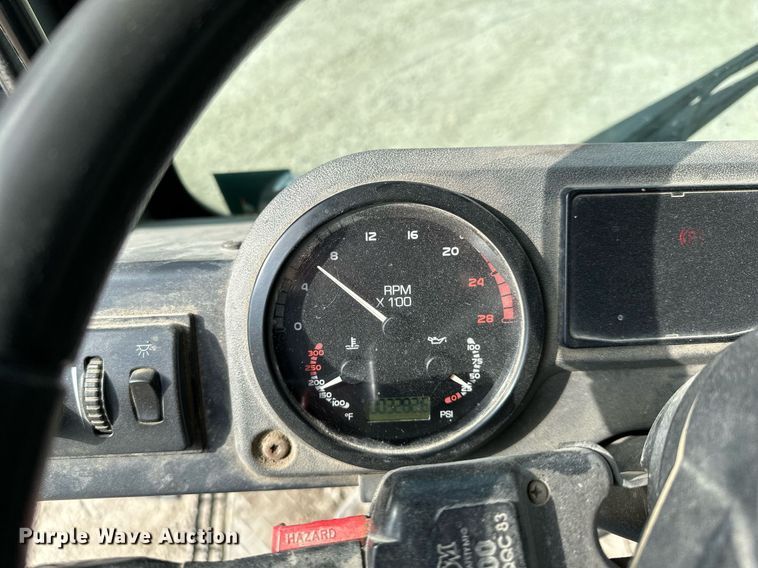 image for item MQ9352 2013 Mack MRU613  concrete pump truck