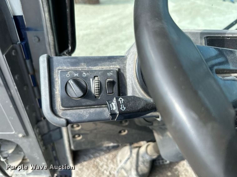 image for item MQ9352 2013 Mack MRU613  concrete pump truck