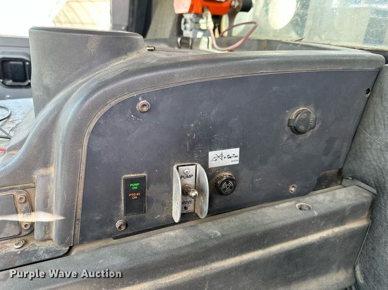 image for item MQ9352 2013 Mack MRU613  concrete pump truck