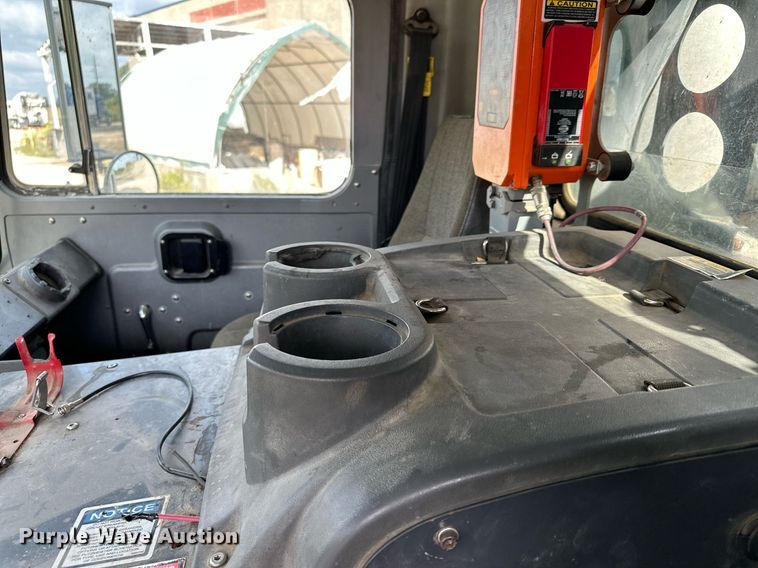 image for item MQ9352 2013 Mack MRU613  concrete pump truck