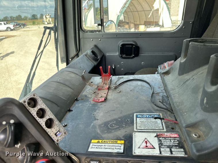 image for item MQ9352 2013 Mack MRU613  concrete pump truck