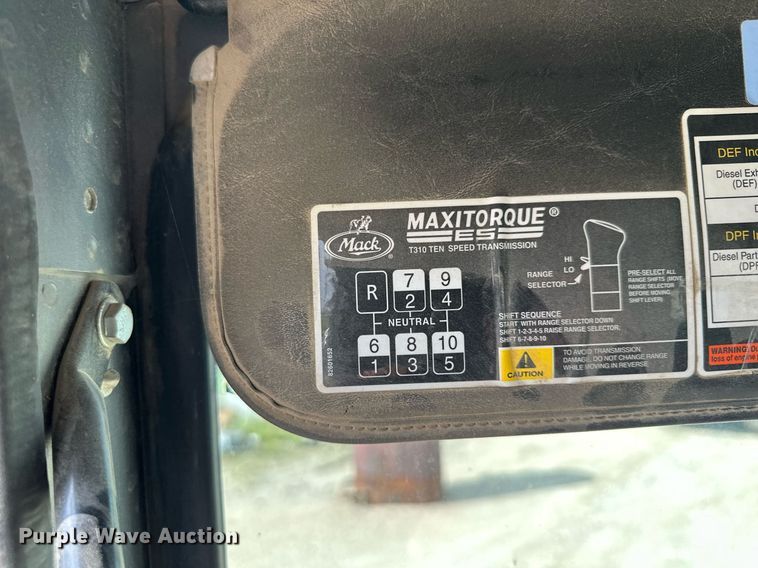 image for item MQ9352 2013 Mack MRU613  concrete pump truck