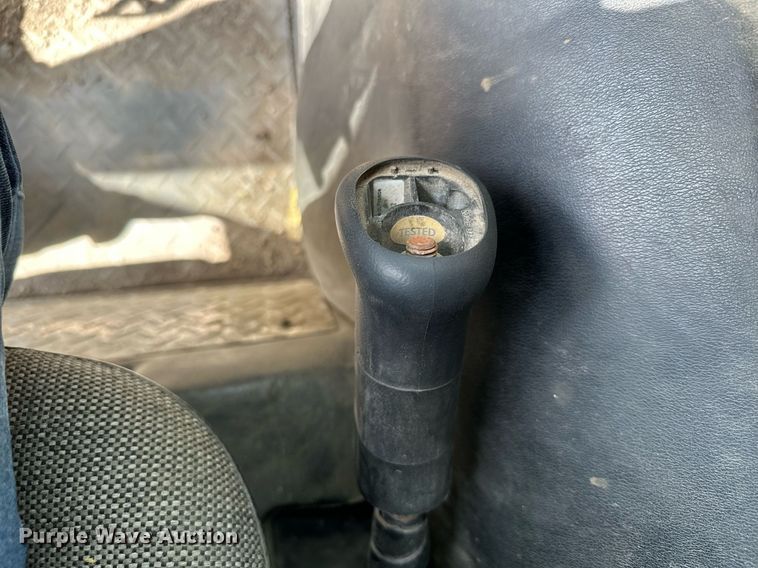 image for item MQ9352 2013 Mack MRU613  concrete pump truck