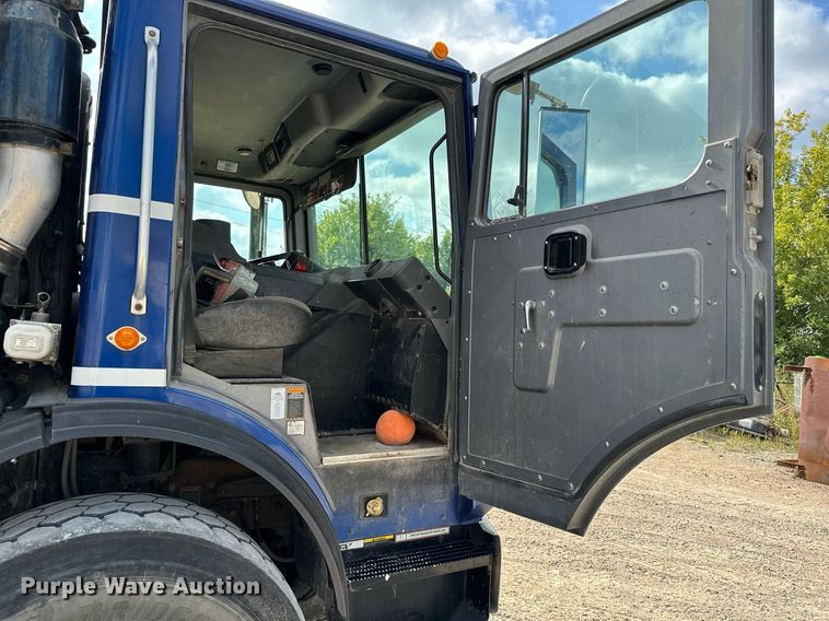 image for item MQ9352 2013 Mack MRU613  concrete pump truck