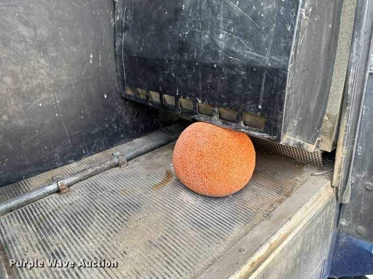 image for item MQ9352 2013 Mack MRU613  concrete pump truck