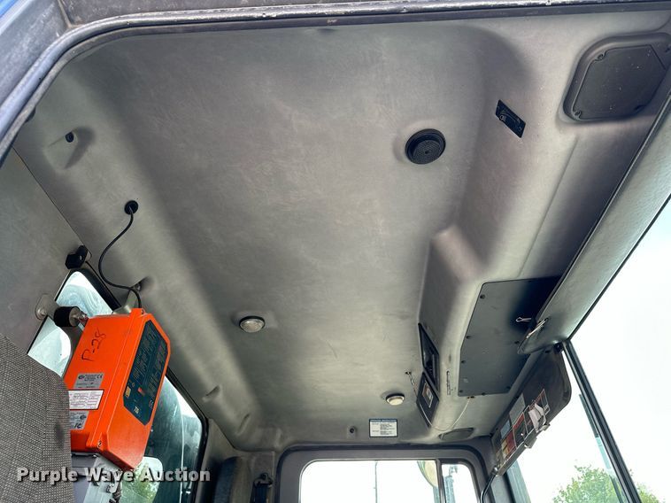 image for item MQ9352 2013 Mack MRU613  concrete pump truck