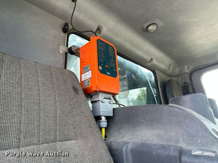 image for item MQ9352 2013 Mack MRU613  concrete pump truck