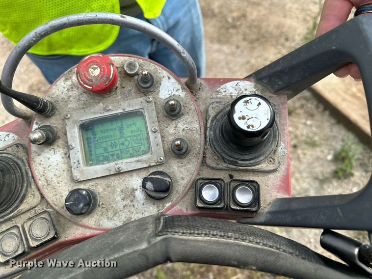 image for item MQ9352 2013 Mack MRU613  concrete pump truck