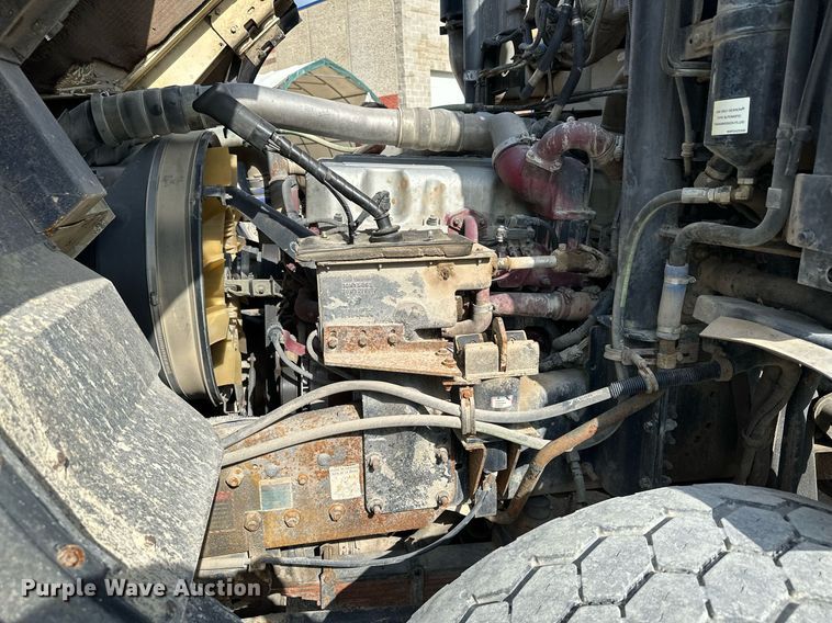 image for item MQ9352 2013 Mack MRU613  concrete pump truck