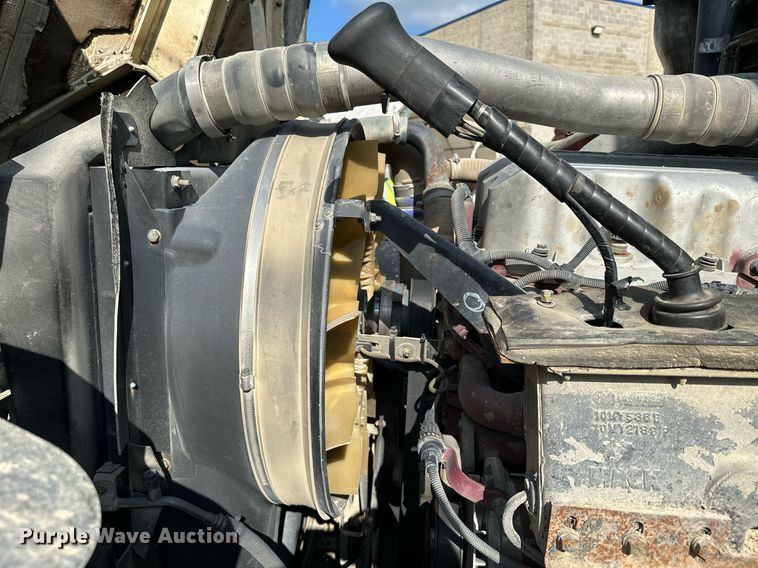 image for item MQ9352 2013 Mack MRU613  concrete pump truck