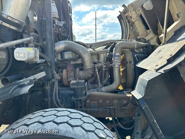 image for item MQ9352 2013 Mack MRU613  concrete pump truck