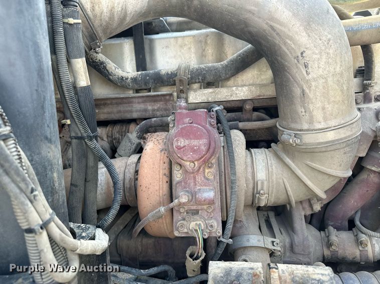 image for item MQ9352 2013 Mack MRU613  concrete pump truck