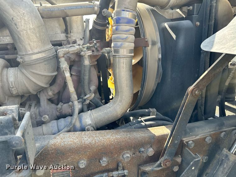 image for item MQ9352 2013 Mack MRU613  concrete pump truck