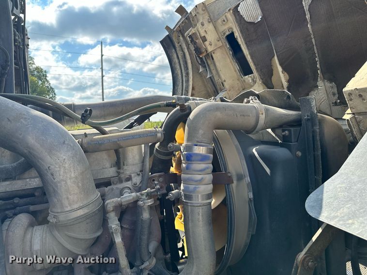 image for item MQ9352 2013 Mack MRU613  concrete pump truck