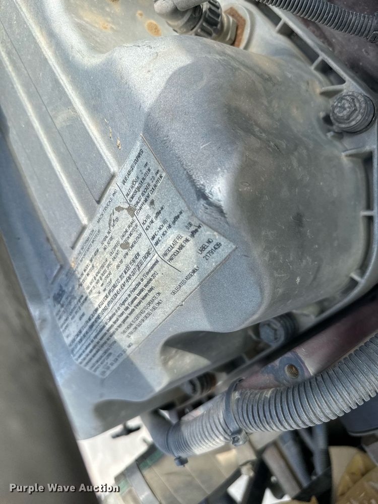 image for item MQ9352 2013 Mack MRU613  concrete pump truck