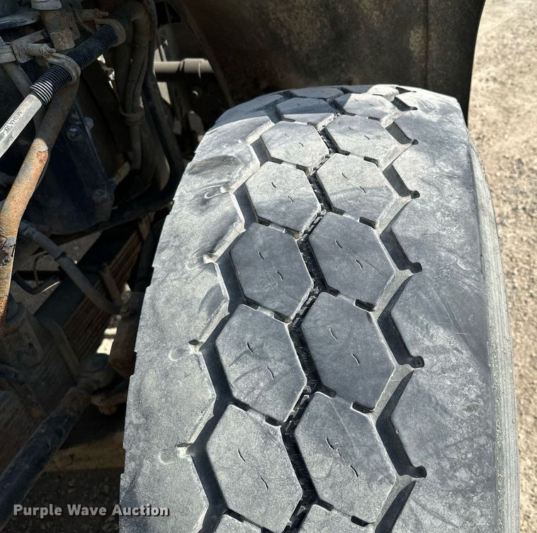 image for item MQ9352 2013 Mack MRU613  concrete pump truck