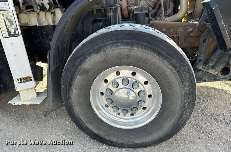 image for item MQ9352 2013 Mack MRU613  concrete pump truck