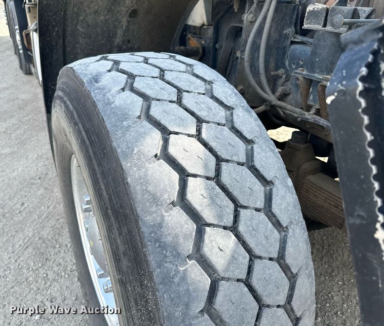 image for item MQ9352 2013 Mack MRU613  concrete pump truck