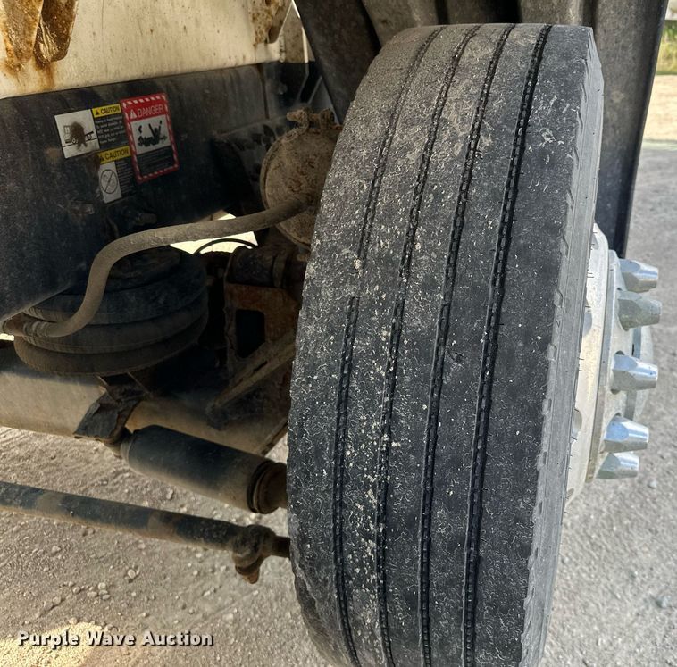 image for item MQ9352 2013 Mack MRU613  concrete pump truck