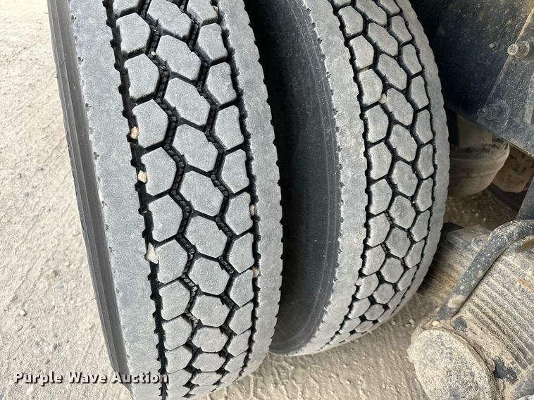 image for item MQ9352 2013 Mack MRU613  concrete pump truck