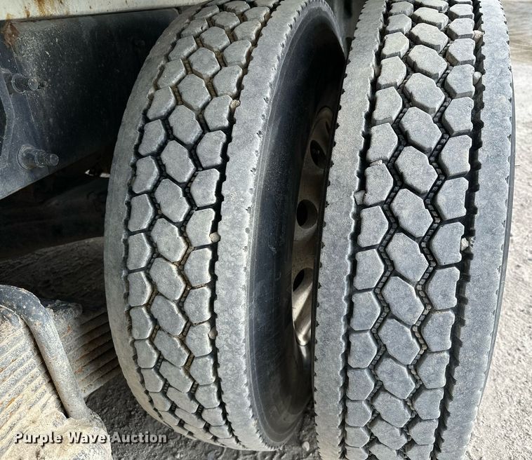 image for item MQ9352 2013 Mack MRU613  concrete pump truck