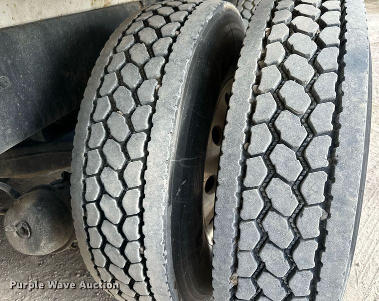 image for item MQ9352 2013 Mack MRU613  concrete pump truck