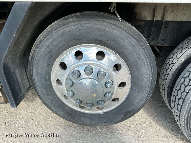 image for item MQ9352 2013 Mack MRU613  concrete pump truck