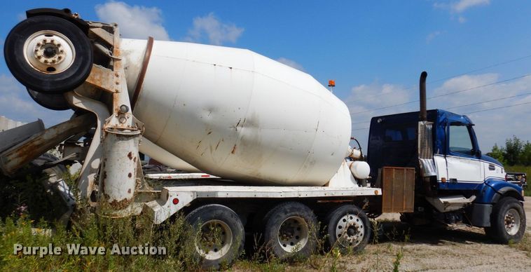 image for item MQ9354 2002 Volvo VHD  ready mix truck