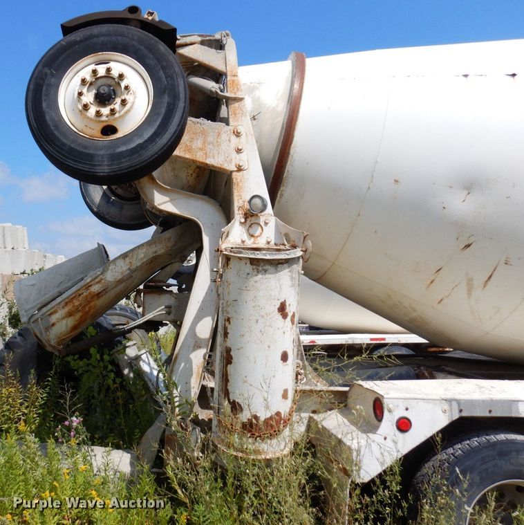 image for item MQ9354 2002 Volvo VHD  ready mix truck