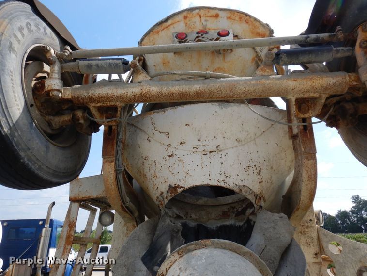 image for item MQ9354 2002 Volvo VHD  ready mix truck