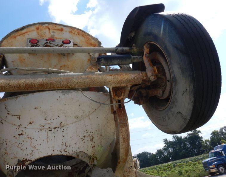 image for item MQ9354 2002 Volvo VHD  ready mix truck