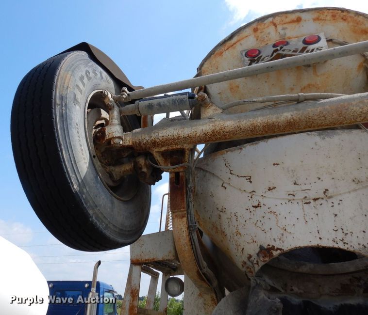 image for item MQ9354 2002 Volvo VHD  ready mix truck