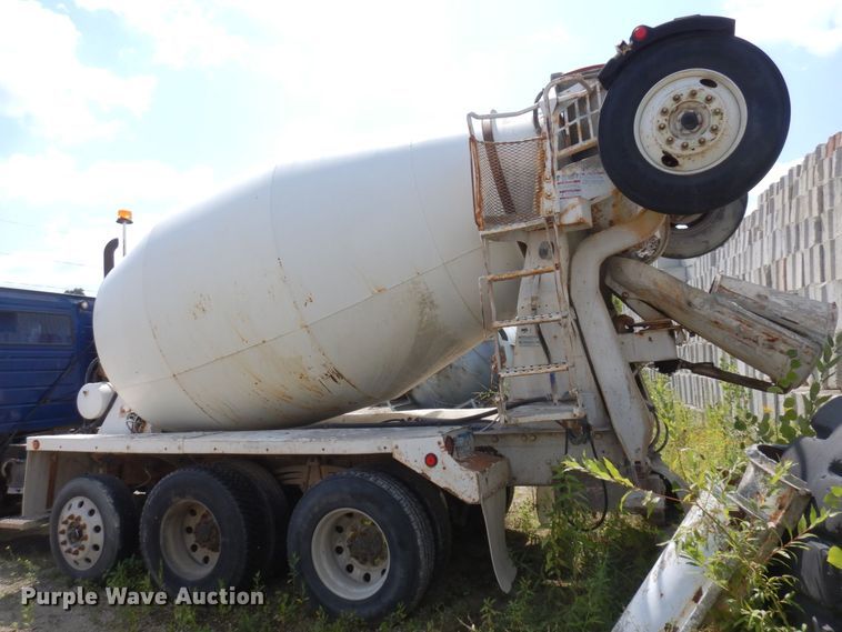 image for item MQ9354 2002 Volvo VHD  ready mix truck