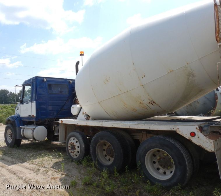 image for item MQ9354 2002 Volvo VHD  ready mix truck