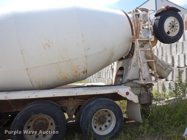 image for item MQ9354 2002 Volvo VHD  ready mix truck