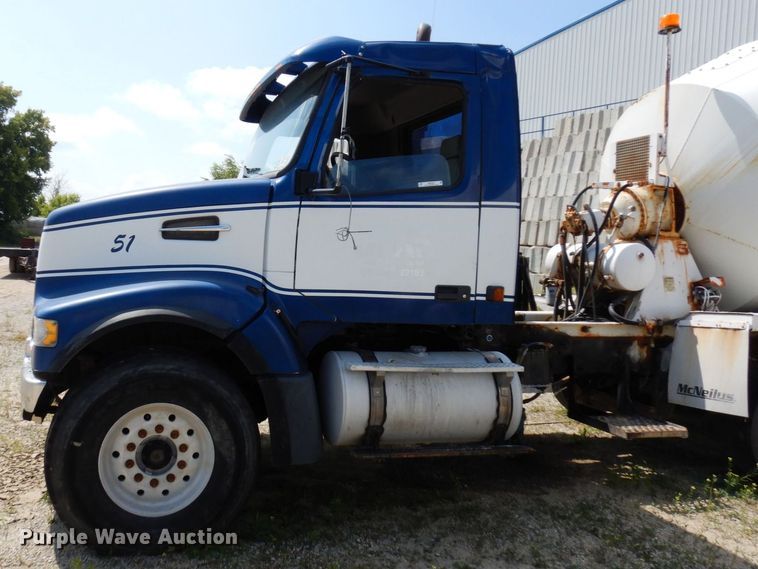 image for item MQ9354 2002 Volvo VHD  ready mix truck