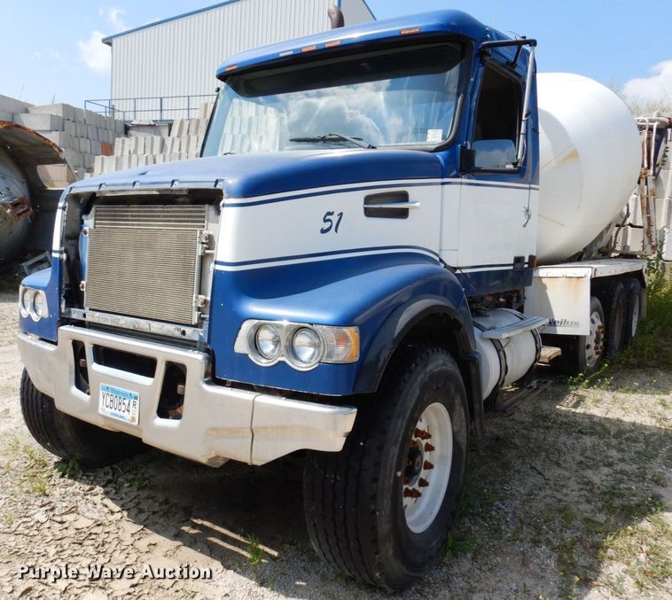 image for item MQ9354 2002 Volvo VHD  ready mix truck