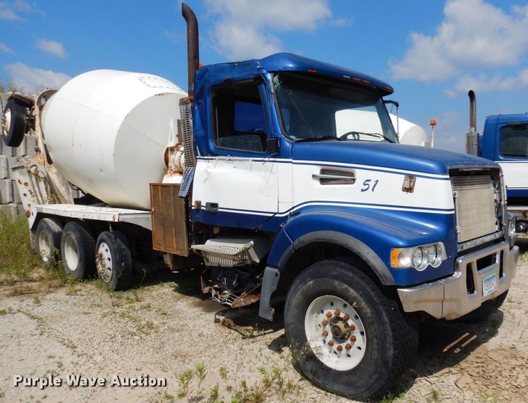 image for item MQ9354 2002 Volvo VHD  ready mix truck