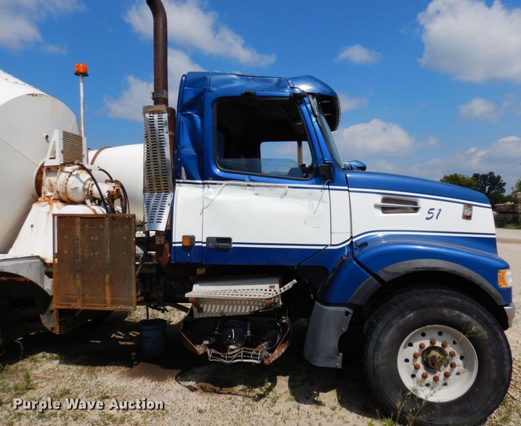 image for item MQ9354 2002 Volvo VHD  ready mix truck