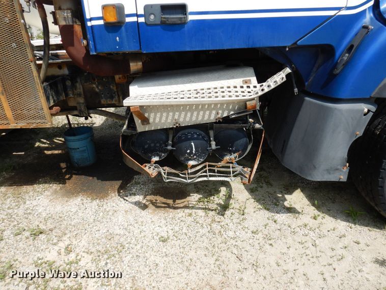 image for item MQ9354 2002 Volvo VHD  ready mix truck