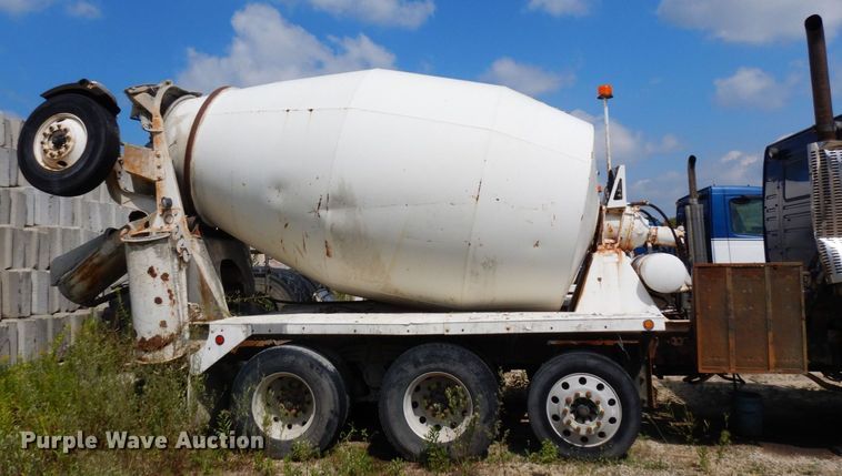 image for item MQ9354 2002 Volvo VHD  ready mix truck